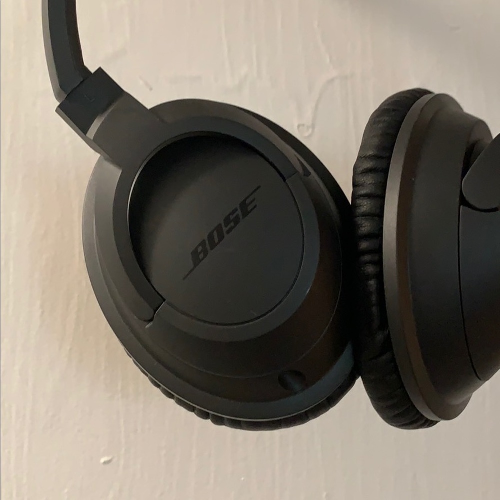 Bose noise cancelling headphones